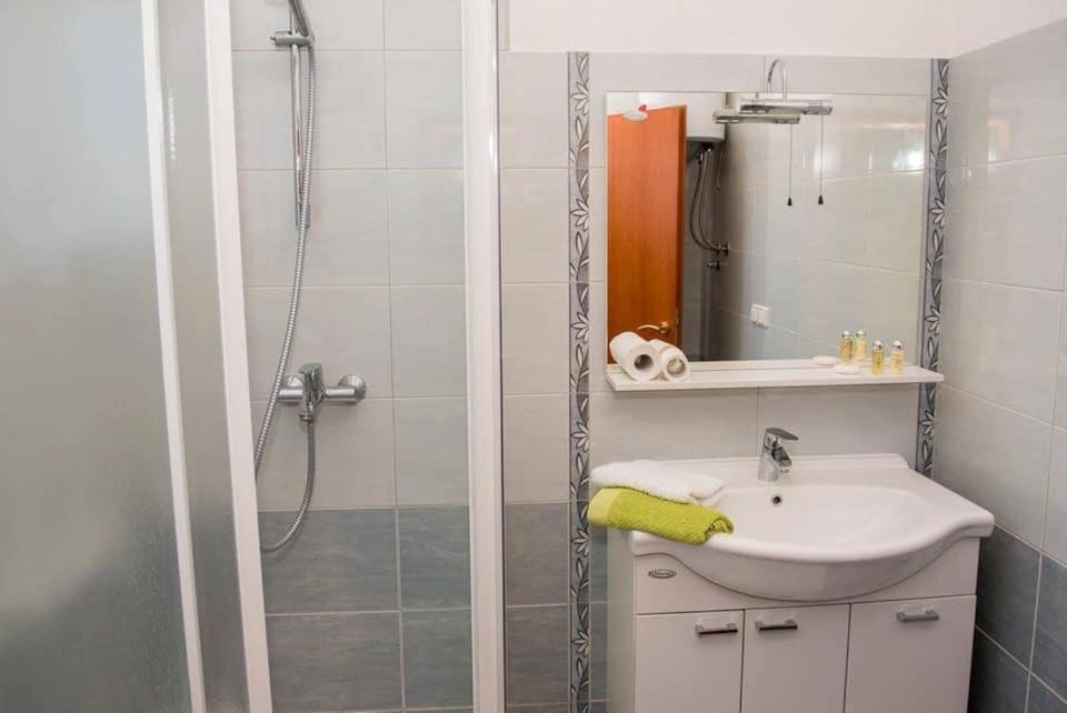 Apartment Vodice - Lovric Экстерьер фото