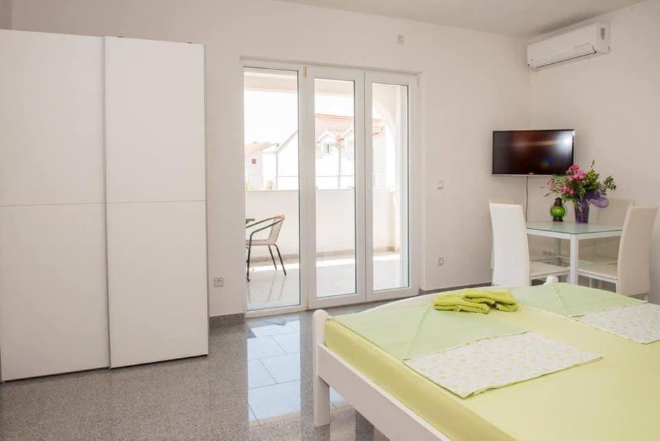 Apartment Vodice - Lovric Экстерьер фото
