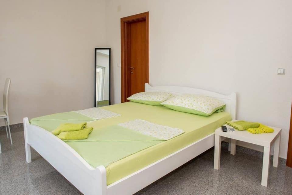 Apartment Vodice - Lovric Экстерьер фото